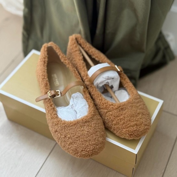 Michael Kors Tan Fuzzy Flats - Picture 1 of 7